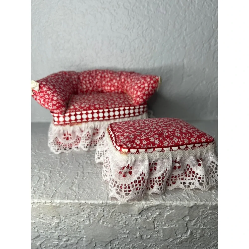 Handmade 8x4in Dollhouse Furniture Set Unisex OS Red/White Good Floral Lace Trim